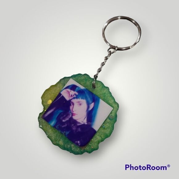 Ashnikko Green Glitter Keychain (Z157) - Picture 5 of 9